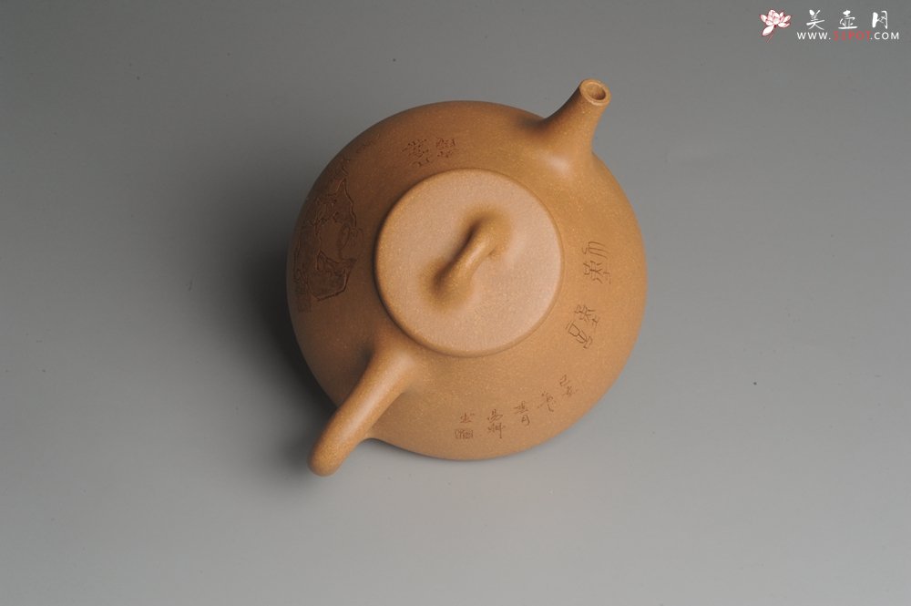 紫砂壶图片：油润老黄段泥(此泥料属于家藏老料！油润无比，识者自知！)全手工子冶石瓢 装饰人物 特文气 - 宜兴紫砂壶网