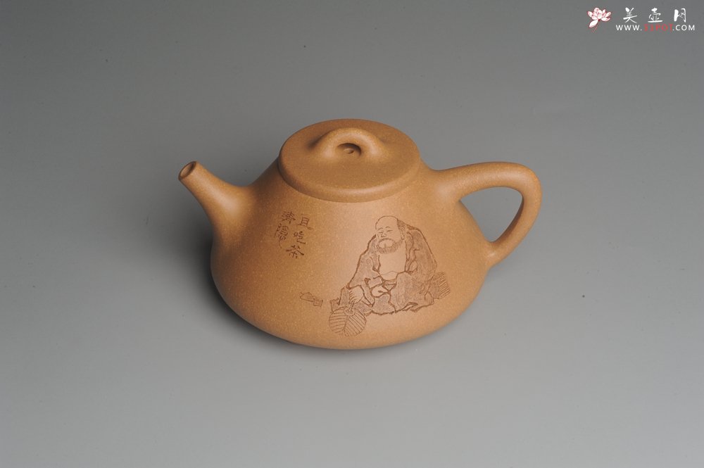 紫砂壶图片：油润老黄段泥(此泥料属于家藏老料！油润无比，识者自知！)全手工子冶石瓢 装饰人物 特文气 - 宜兴紫砂壶网