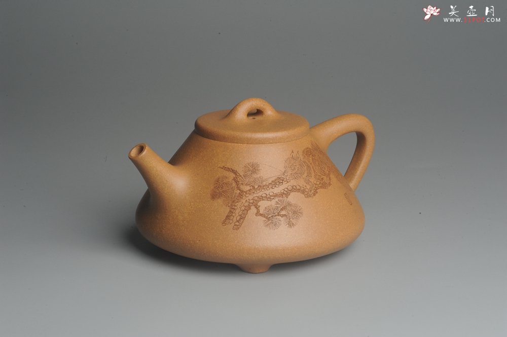 紫砂壶图片：油润老黄段泥(此泥料属于家藏老料！油润无比，识者自知！)全手工子冶石瓢 助工精心装饰松鼠 特文气 - 宜兴紫砂壶网