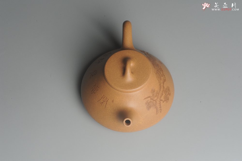 紫砂壶图片：油润老黄段泥(此泥料属于家藏老料！油润无比，识者自知！)全手工子冶石瓢 助工精心装饰松鼠 特文气 - 宜兴紫砂壶网