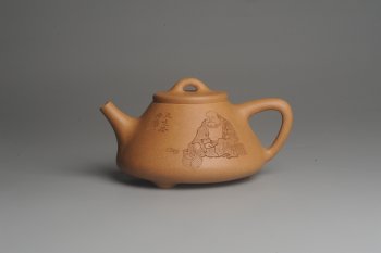 紫砂壶图片：油润老黄段泥(此泥料属于家藏老料！油润无比，识者自知！)全手工子冶石瓢 装饰人物 特文气 - 宜兴紫砂壶网