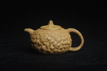 紫砂壶图片：美壶特惠 全手工黄段供春壶 肌理丰富有老树瘿的感觉 灰常赞 - 宜兴紫砂壶网