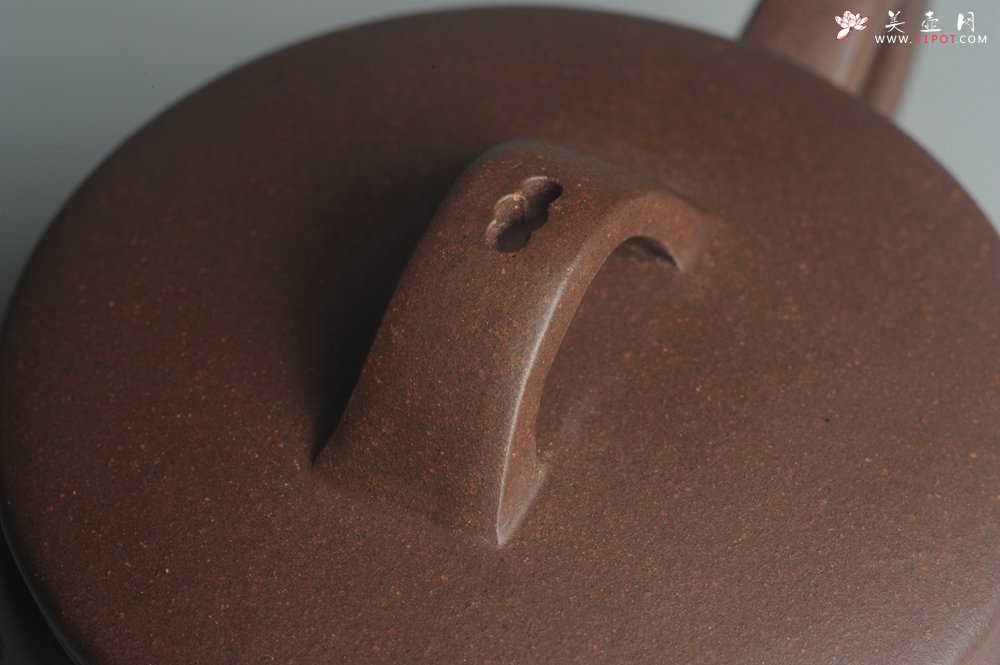 紫砂壶图片：美壶特惠 精致黑星老紫泥心经汉瓦 茶人醉爱 - 宜兴紫砂壶网