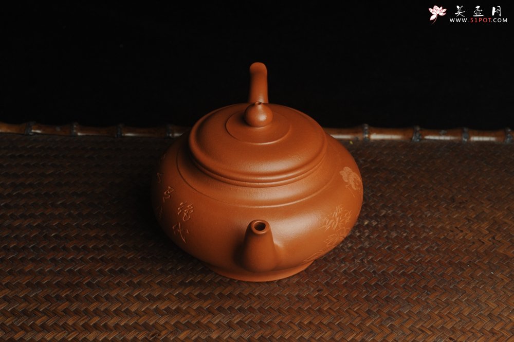 紫砂壶图片：潜力股周小培全手演绎朱泥笑樱壶 中品难度大 方健老师装饰美女图 - 宜兴紫砂壶网