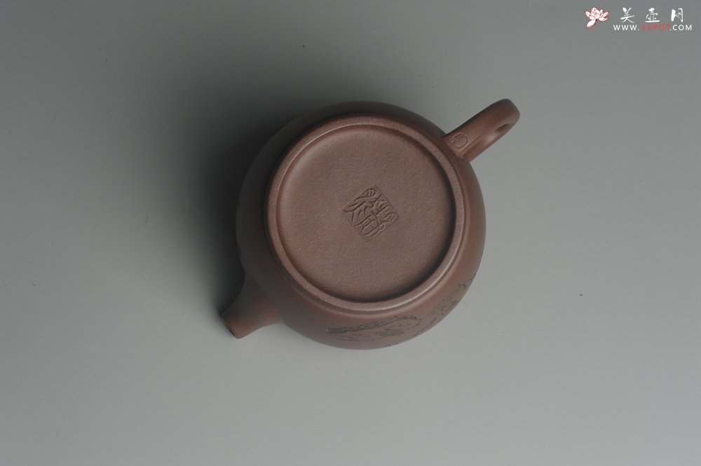 紫砂壶图片：美壶特惠  精致黑星老紫泥汉瓦 惟吾德馨 茶人醉爱 - 宜兴紫砂壶网