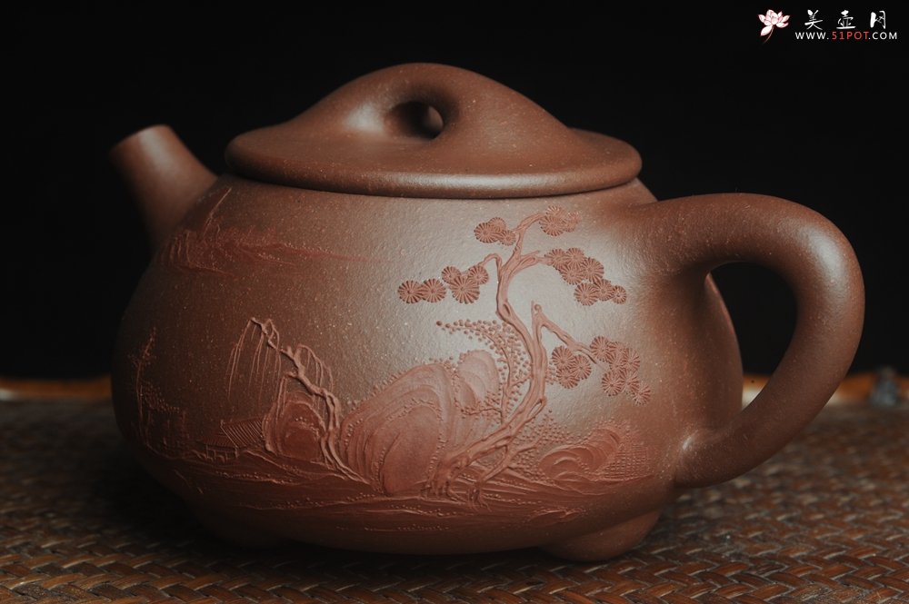 紫砂壶图片：美壶特惠 工料俱佳满瓢（景舟石瓢）泥绘山水 江清月近人 单色泥绘更显功力 - 宜兴紫砂壶网