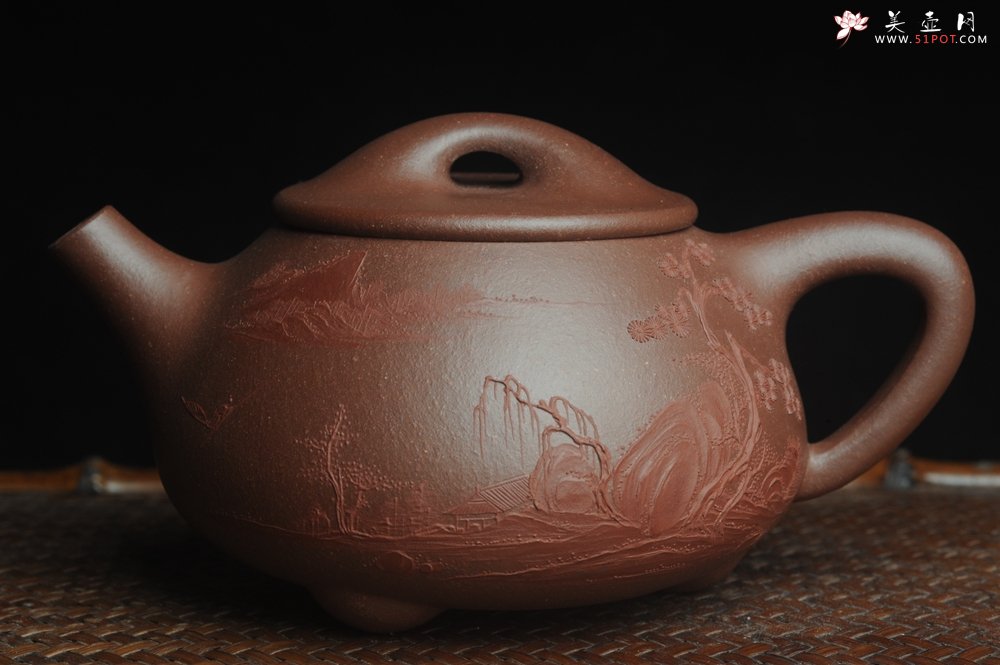 紫砂壶图片：美壶特惠 工料俱佳满瓢（景舟石瓢）泥绘山水 江清月近人 单色泥绘更显功力 - 宜兴紫砂壶网