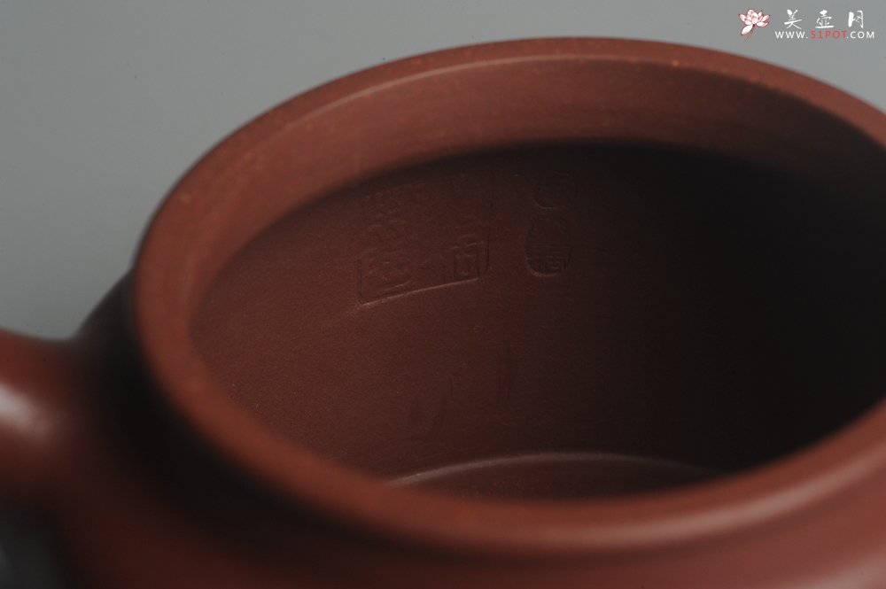 紫砂壶图片：油润黄龙山4号深井红皮龙 全手工德中壶 做工特好 明月几时有 把酒问青天 - 宜兴紫砂壶网