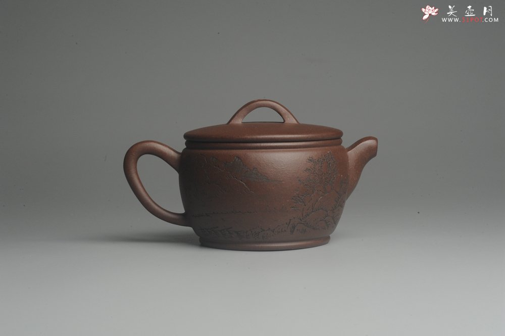 紫砂壶图片：美壶特惠 精致黑星老紫泥汉瓦 清泉 装饰山水 文气 - 宜兴紫砂壶网