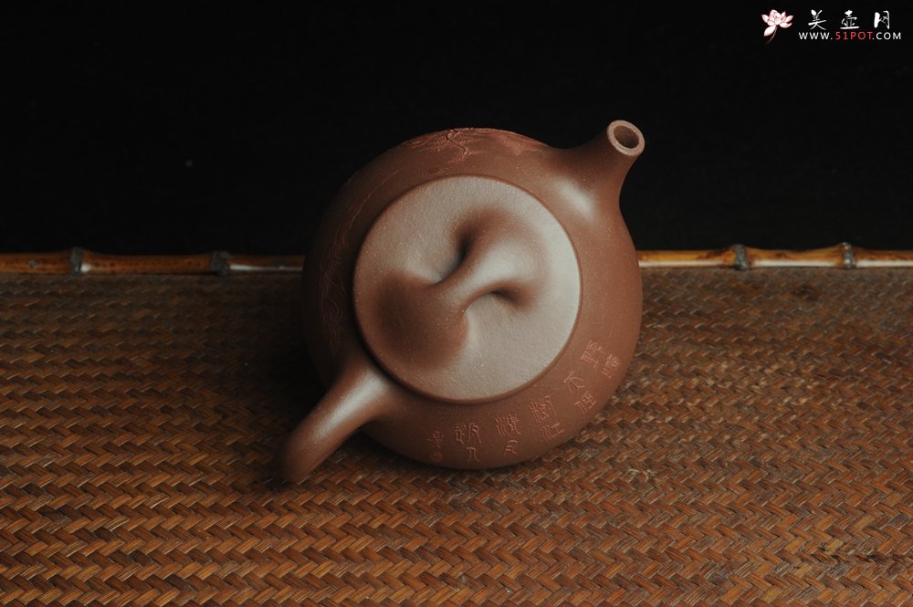 紫砂壶图片：美壶特惠 工料俱佳满瓢（景舟石瓢）泥绘山水 野旷天低树江清月近人 单色泥绘更显功力 - 宜兴紫砂壶网