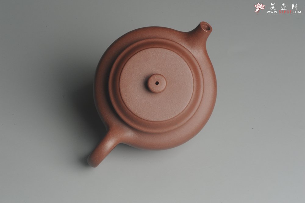 紫砂壶图片：美壶特惠 优质紫泥经典大亨德中 茶人醉爱 壶盖边有析出小米粒大铁质乃正常现象 - 宜兴紫砂壶网