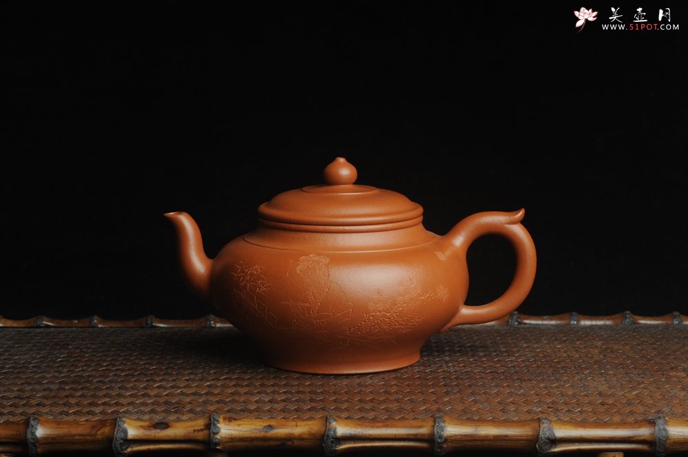 紫砂壶图片：潜力股周小培全手演绎朱泥笑樱壶 中品难度大 方健老师装饰美女图 - 宜兴紫砂壶网