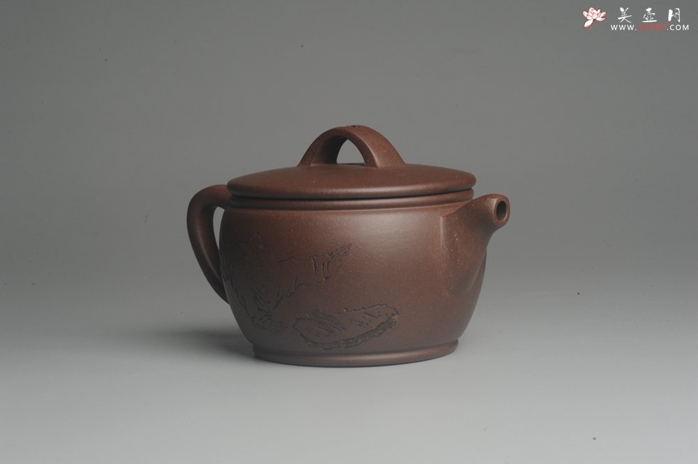 紫砂壶图片：美壶特惠  精致黑星老紫泥汉瓦 惟吾德馨 茶人醉爱 - 宜兴紫砂壶网