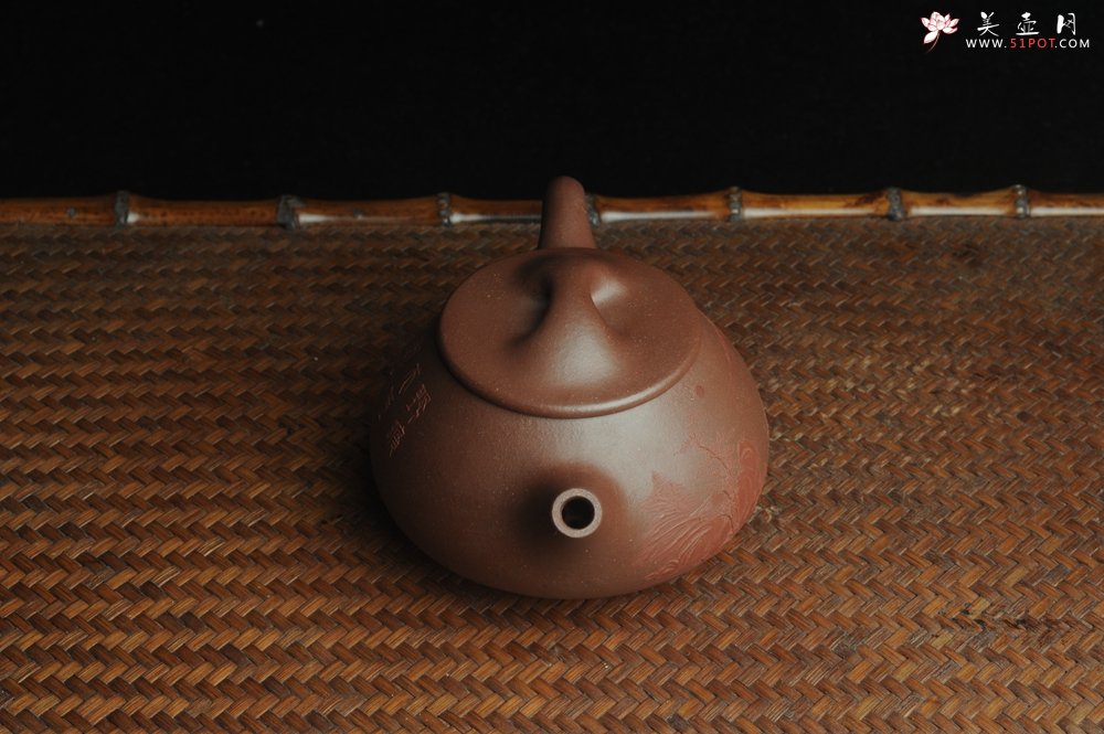 紫砂壶图片：美壶特惠 工料俱佳满瓢（景舟石瓢）泥绘山水 野旷天低树江清月近人 单色泥绘更显功力 - 宜兴紫砂壶网