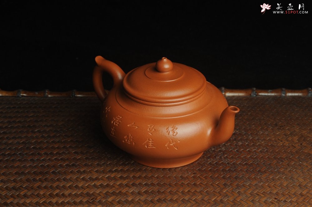 紫砂壶图片：潜力股周小培全手演绎朱泥笑樱壶 中品难度大 方健老师装饰美女图 - 宜兴紫砂壶网
