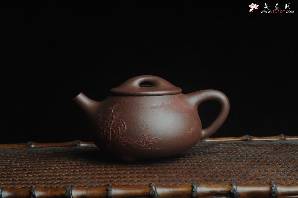 紫砂壶图片：美壶特惠 工料俱佳满瓢（景舟石瓢）泥绘山水 野旷天低树江清月近人 单色泥绘更显功力 - 宜兴紫砂壶网
