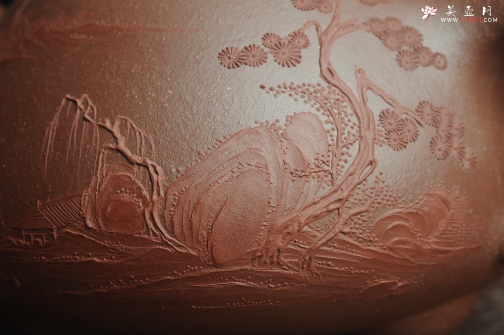 紫砂壶图片：美壶特惠 工料俱佳满瓢（景舟石瓢）泥绘山水 江清月近人 单色泥绘更显功力 - 宜兴紫砂壶网