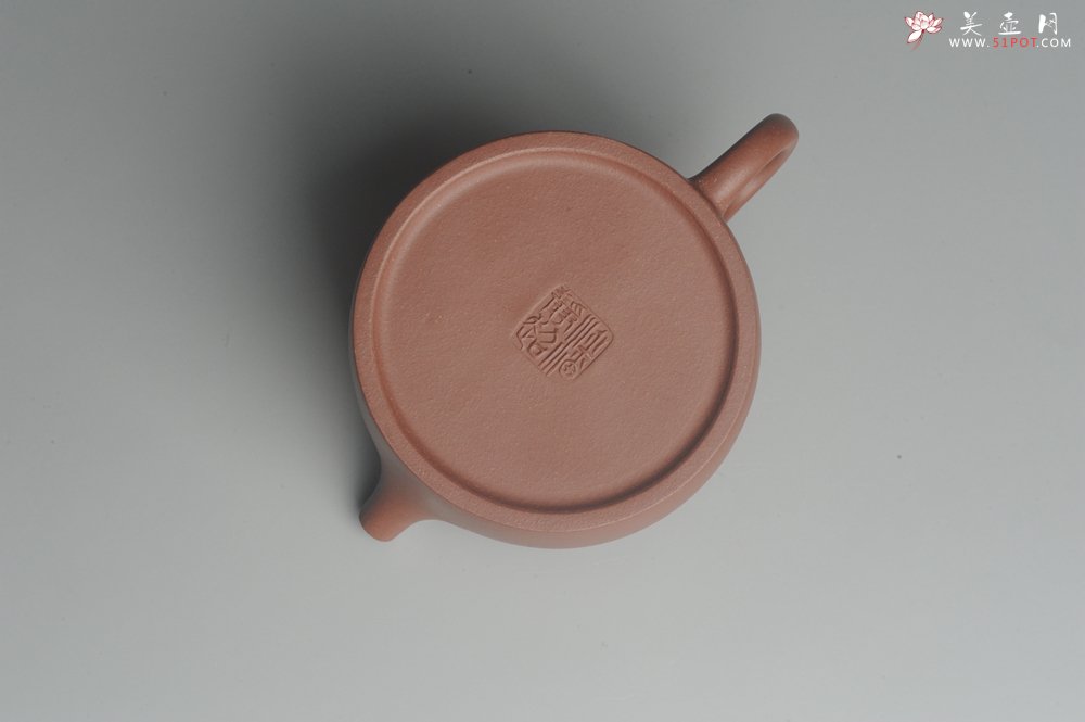 紫砂壶图片：美壶特惠 优质紫泥经典大亨德中 茶人醉爱 壶盖边有析出小米粒大铁质乃正常现象 - 宜兴紫砂壶网