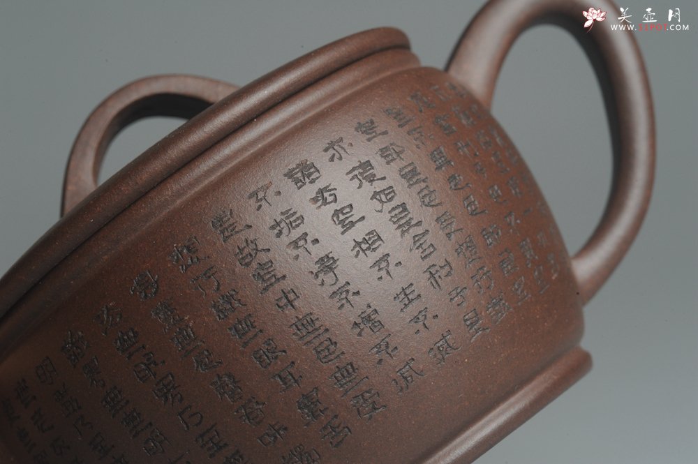 紫砂壶图片：美壶特惠 精致黑星老紫泥心经汉瓦 茶人醉爱 - 宜兴紫砂壶网