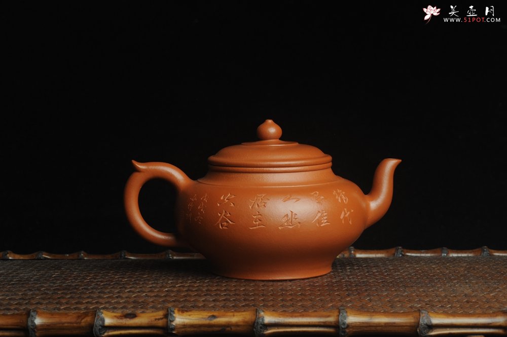 紫砂壶图片：潜力股周小培全手演绎朱泥笑樱壶 中品难度大 方健老师装饰美女图 - 宜兴紫砂壶网