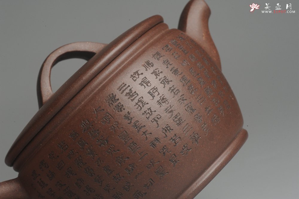 紫砂壶图片：美壶特惠 精致黑星老紫泥心经汉瓦 茶人醉爱 - 宜兴紫砂壶网