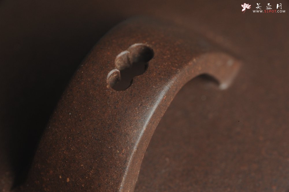 紫砂壶图片：美壶特惠  精致黑星老紫泥汉瓦 惟吾德馨 茶人醉爱 - 宜兴紫砂壶网