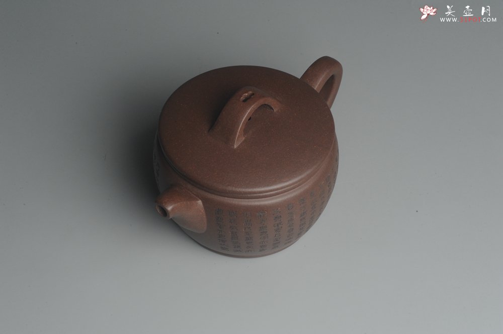 紫砂壶图片：美壶特惠 精致黑星老紫泥心经汉瓦 茶人醉爱 - 宜兴紫砂壶网