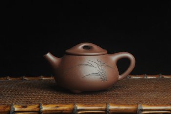 紫砂壶图片：美壶特惠 工料俱佳满瓢（霸王石瓢）装饰兰花 茶人醉爱 - 宜兴紫砂壶网