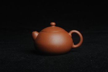 紫砂壶图片：美壶特惠 精工红降坡俏西施 小壶超难做 杀茶利器 - 宜兴紫砂壶网