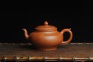 紫砂壶图片：潜力股周小培全手演绎朱泥笑樱壶 中品难度大 方健老师装饰美女图 - 宜兴紫砂壶网