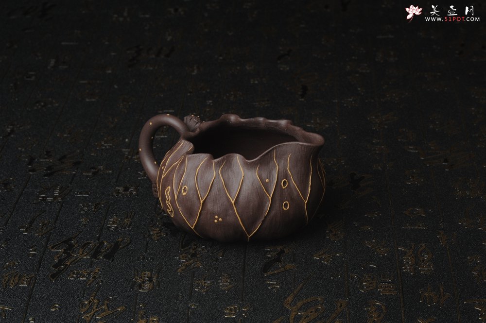 紫砂壶图片：精致特惠紫泥冰纹莲蓬公道杯 - 宜兴紫砂壶网