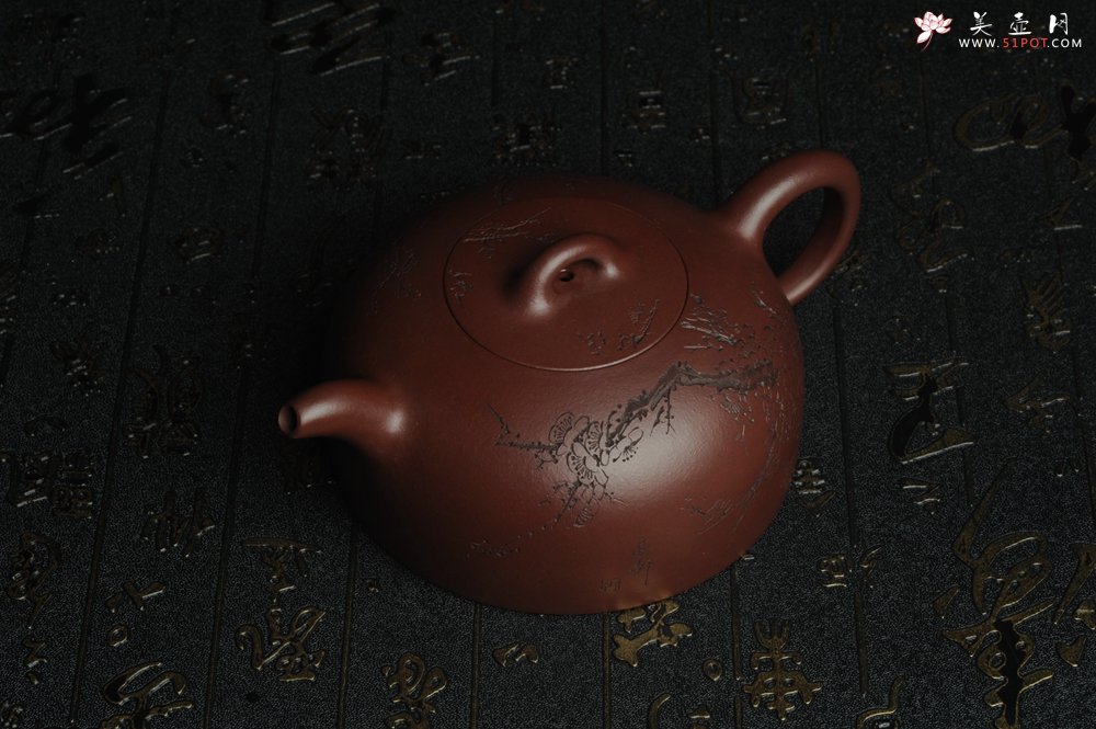 紫砂壶图片：油润底曹青 全手工半月 装饰梅花 特文气 - 宜兴紫砂壶网