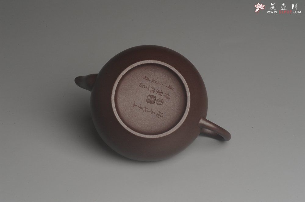 紫砂壶图片：实力派高工龚涛平摹古全手工薄胎老紫泥梨形 泥料特油润 收藏重器 - 宜兴紫砂壶网