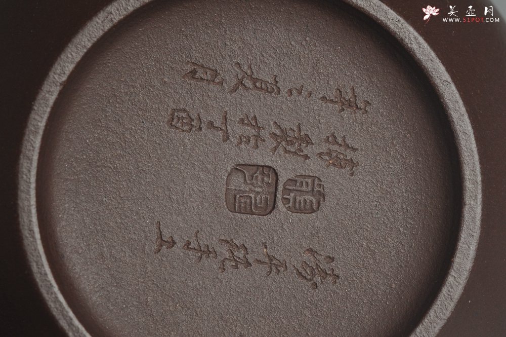 紫砂壶图片：实力派高工龚涛平摹古全手工薄胎老紫泥梨形 泥料特油润 收藏重器 - 宜兴紫砂壶网