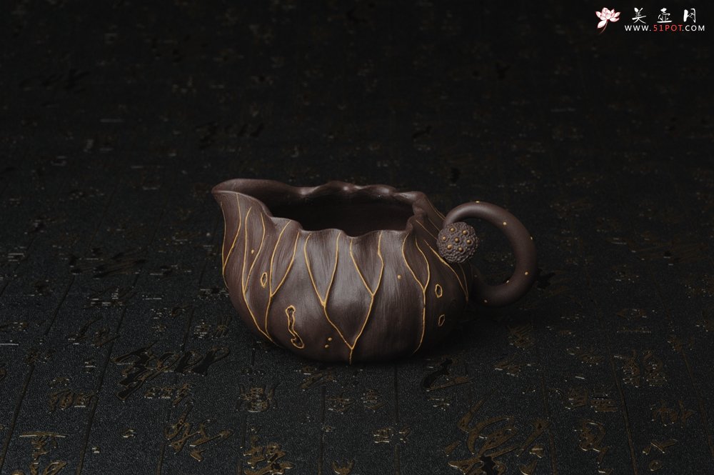 紫砂壶图片：精致特惠紫泥冰纹莲蓬公道杯 - 宜兴紫砂壶网