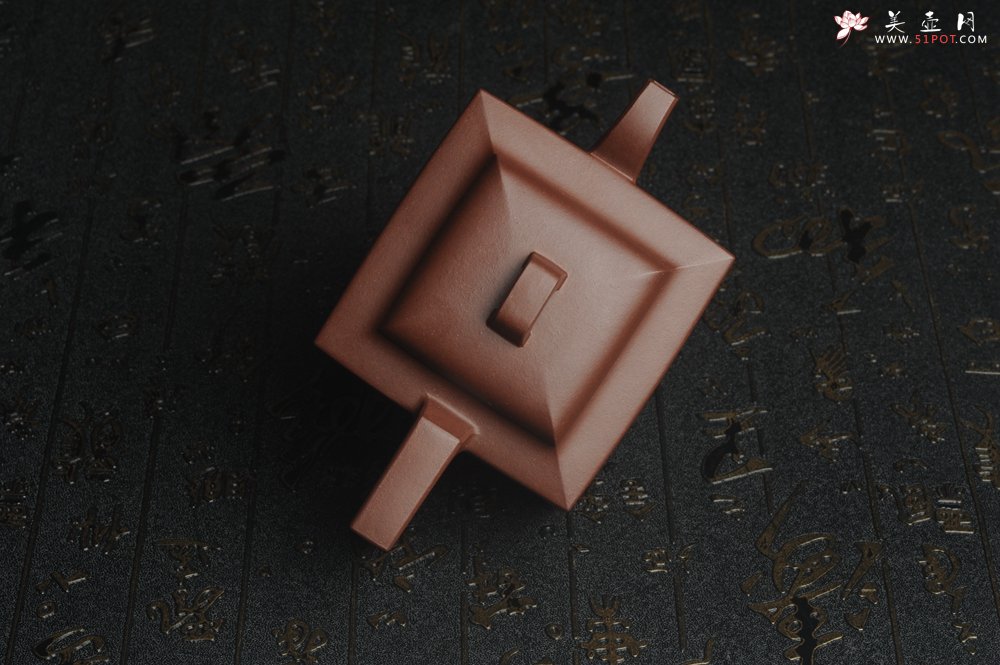 紫砂壶图片：全手工精致亚明四方壶 装饰对弈图 特文气 - 宜兴紫砂壶网