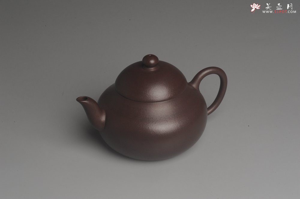 紫砂壶图片：实力派高工龚涛平摹古全手工薄胎老紫泥梨形 泥料特油润 收藏重器 - 宜兴紫砂壶网