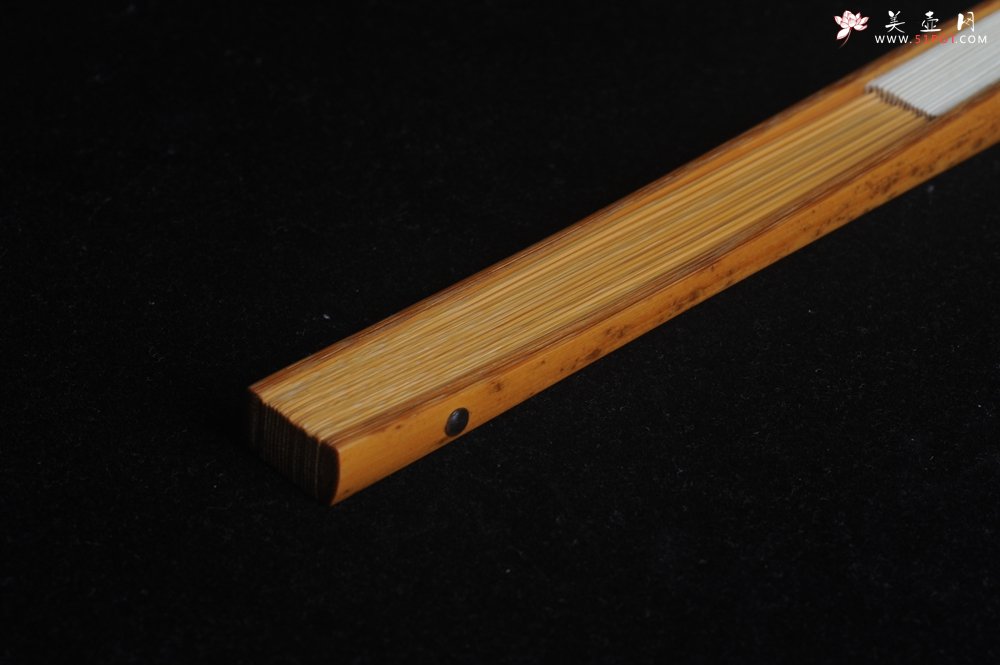 紫砂壶图片：自玩收藏级30年老凤眼扇骨 满天星老凤眼 9.5寸18方挑灯方 排口2.0少见 名家释普通法师书法 - 宜兴紫砂壶网