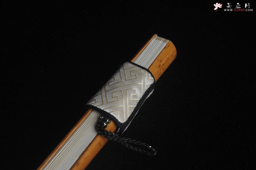 紫砂壶图片：自玩收藏级30年老凤眼扇骨 满天星老凤眼 9.5寸18方挑灯方 排口2.0少见 名家释普通法师书法 - 宜兴紫砂壶网