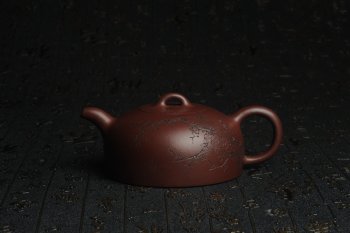 紫砂壶图片：油润底曹青 全手工半月 装饰梅花 特文气 - 宜兴紫砂壶网