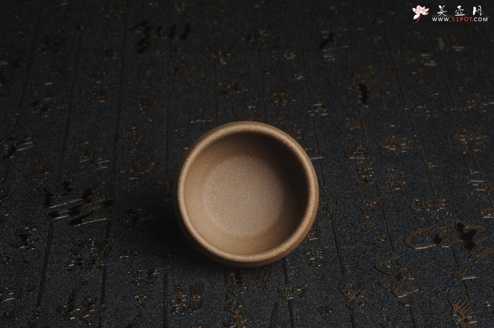 紫砂壶图片：特好青灰段泥精致手工品茗杯主人杯 茶人醉爱 性价比高 - 宜兴紫砂壶网