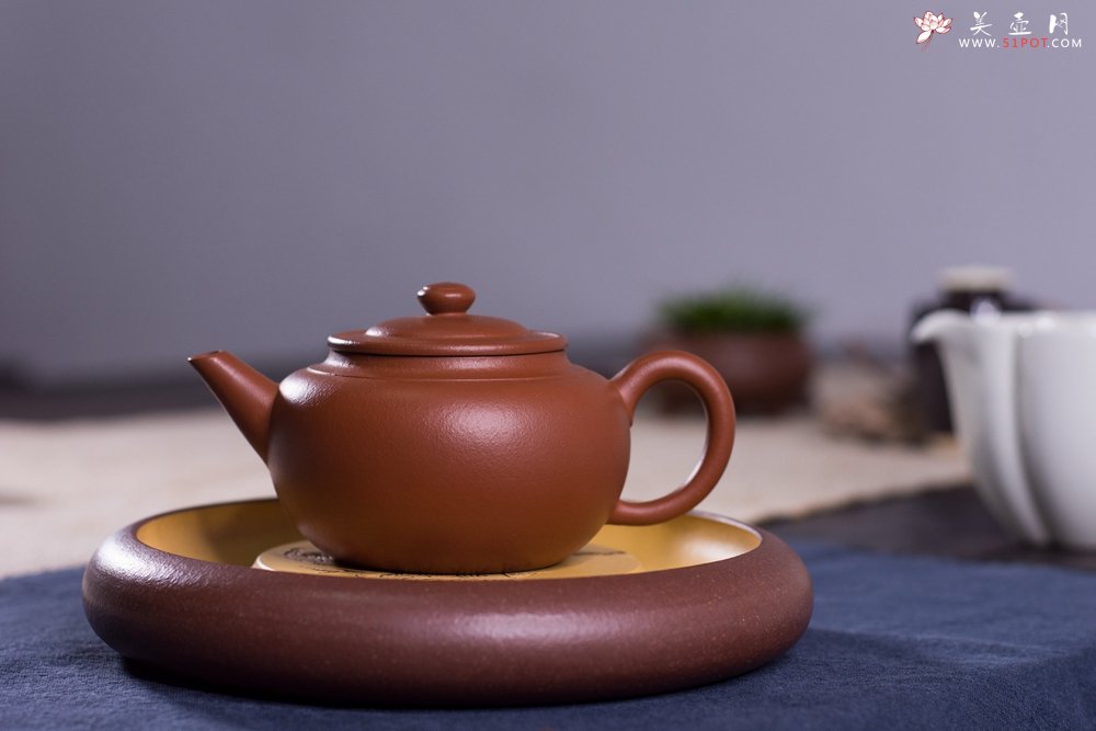 紫砂壶图片：毛国强入室弟子黄云初全手工朱泥仕圆壶 - 宜兴紫砂壶网