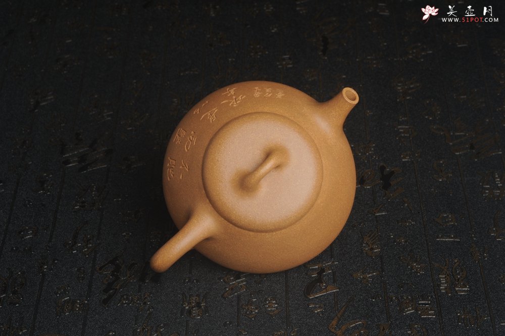 紫砂壶图片：油润老段泥(此泥料属于家藏老料！油润无比，识者自知！)全手工曼生石瓢 助工精心装饰 特文气 - 宜兴紫砂壶网