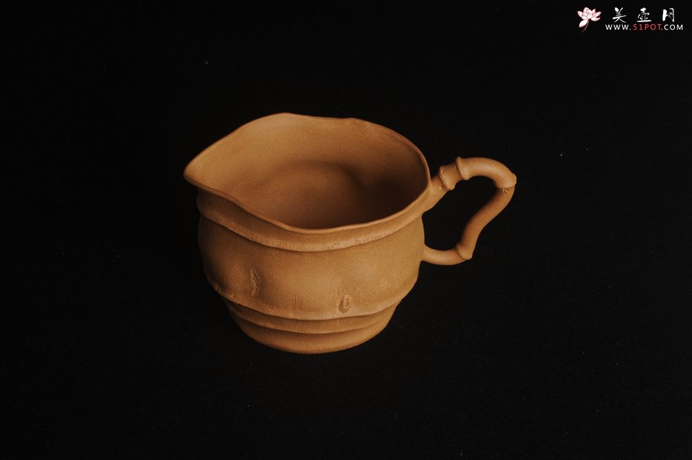 紫砂壶图片：全手大容量特好老黄段泥竹段公道杯 难度大 肌理丰富生动 - 宜兴紫砂壶网