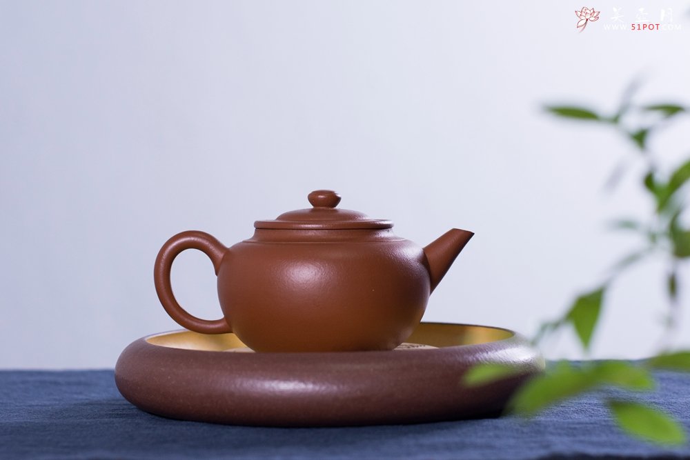 紫砂壶图片：毛国强入室弟子黄云初全手工朱泥仕圆壶 - 宜兴紫砂壶网
