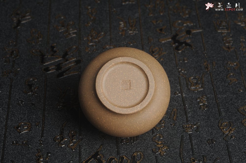 紫砂壶图片：特好青灰段泥精致手工品茗杯主人杯 茶人醉爱 性价比高 - 宜兴紫砂壶网