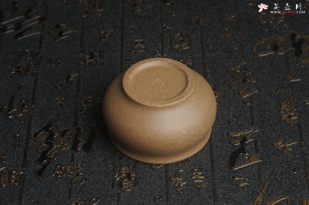 紫砂壶图片：特好青灰段泥精致手工品茗杯主人杯 茶人醉爱 性价比高 - 宜兴紫砂壶网