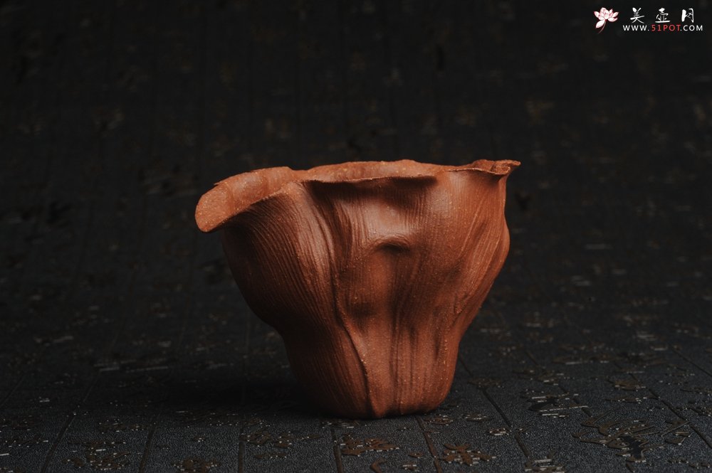 紫砂壶图片：特惠精致降坡泥荷叶公道杯 特文气 茶人醉爱 - 宜兴紫砂壶网