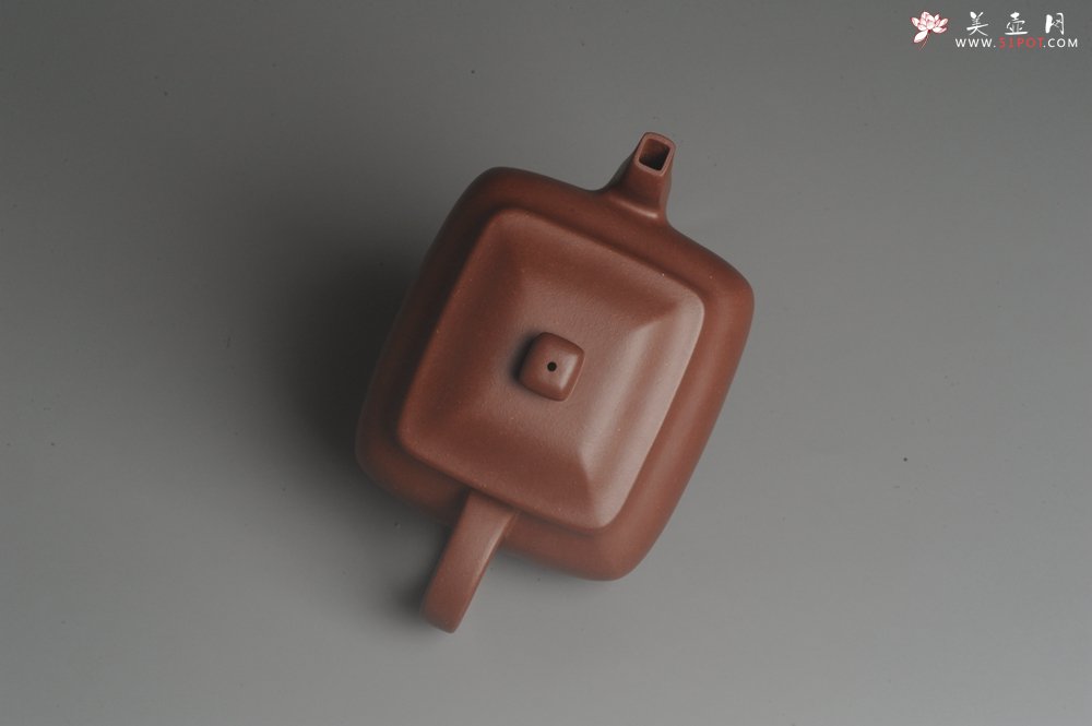 紫砂壶图片：实力派张海艳全手工原创特好底曹青四方纳福壶 线面挺括 大气 做工特好 - 宜兴紫砂壶网