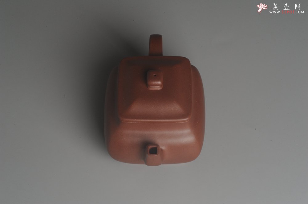 紫砂壶图片：实力派张海艳全手工原创特好底曹青四方纳福壶 线面挺括 大气 做工特好 - 宜兴紫砂壶网